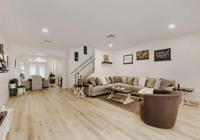 Listing Photo 5 - Condo for sale in building located at 12285 Mulligan Gln Ct, Austin, TX 78753 - Unit #D