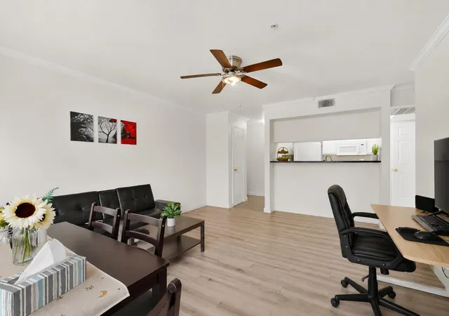 4th image of 501 W 26Th St #224, Austin, TX 78705 | MLS# 2450463