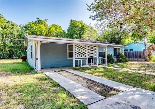 2nd image of 609 Cottonwod St, Lockhart, TX 78644 | MLS# 4878665