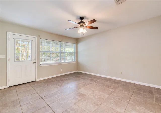 4th image of 609 Cottonwod St, Lockhart, TX 78644 | MLS# 4878665