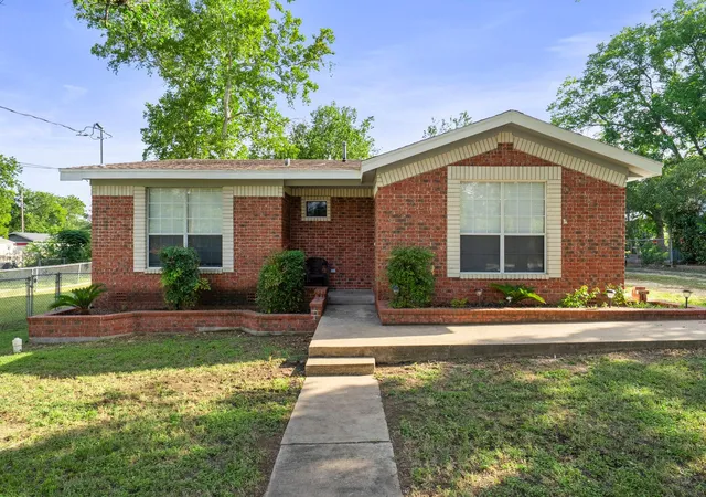 Photo 2 of Single family home for sale at 1905 Bissel Ln, Austin, TX 78745 | MLS# 2075040 | Listing updated on 2026-09-12
