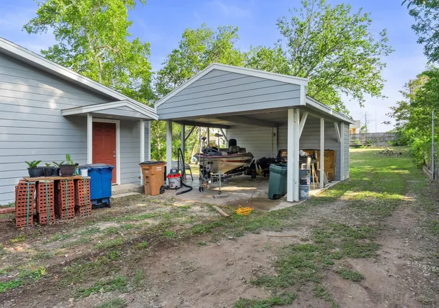 Photo 3 of Single family home for sale at 1905 Bissel Ln, Austin, TX 78745 | MLS# 2075040 | Listing updated on 2026-09-12