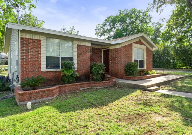 Photo 4 of Single family home for sale at 1905 Bissel Ln, Austin, TX 78745 | MLS# 2075040 | Listing updated on 2026-09-12