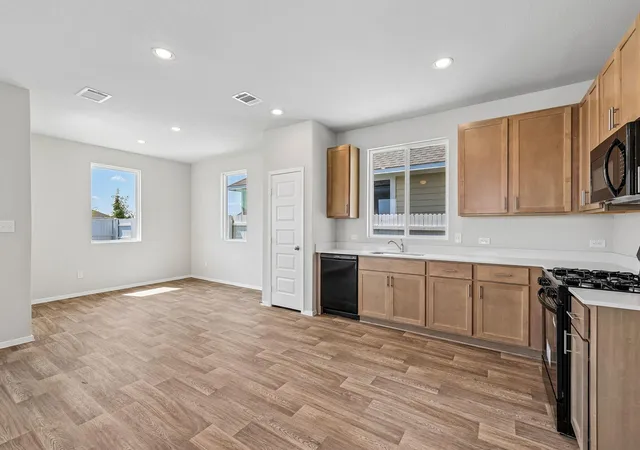 Photo 4 of Single family home for sale at 175 Cider Crk Dr, Elgin, TX 78621 | MLS# 6502527 | Listing updated on 2026-10-06