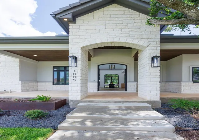 Photo 3 of Single family home for sale at 1005 Cimarron Hills Trl W, Georgetown, TX 78628 | MLS# 4206735 | Listing updated on 2026-08-18