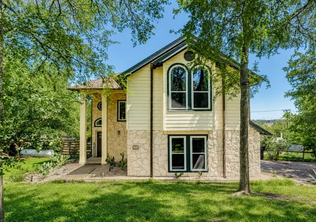 Photo 2 of Sale Pending at 400 Hunt Ln, Buda, TX 78610 | MLS# 9766660 | Listing updated on 2026-07-02