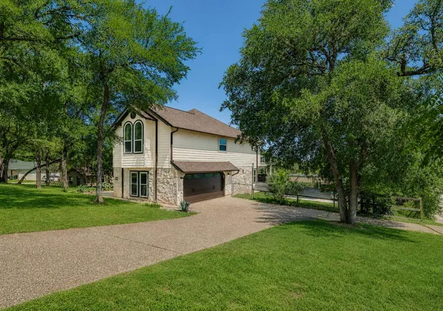 Photo 3 of Sale Pending at 400 Hunt Ln, Buda, TX 78610 | MLS# 9766660 | Listing updated on 2026-07-02