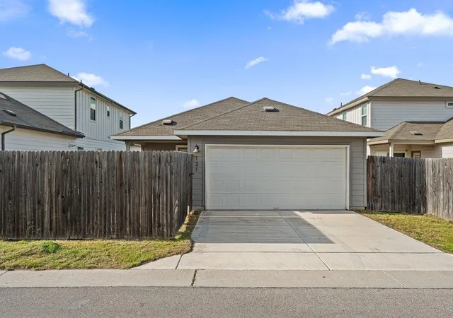 Photo 30 of Sale Pending at 121 Oakdale Meadows Ln, Hutto, TX 78634 | MLS# 4377799 | Listing updated on 2026-09-02