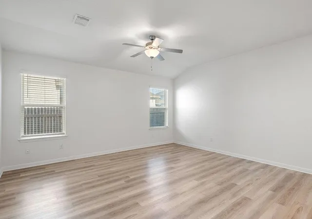Photo 4 of Sale Pending at 121 Oakdale Meadows Ln, Hutto, TX 78634 | MLS# 4377799 | Listing updated on 2026-09-02