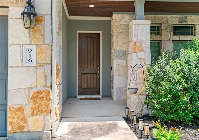 3rd image of 916 Isaias Dr, Leander, TX 78641 | MLS# 5603834