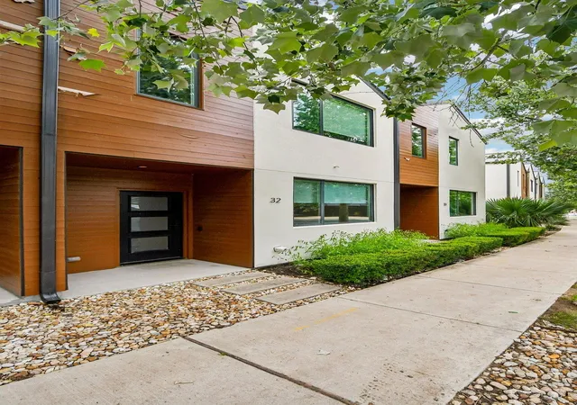 1st image of 1931 E 38Th 1/2Nd St, Austin, TX 78723