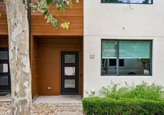 3rd image of 1931 E 38Th 1/2Nd St, Austin, TX 78723