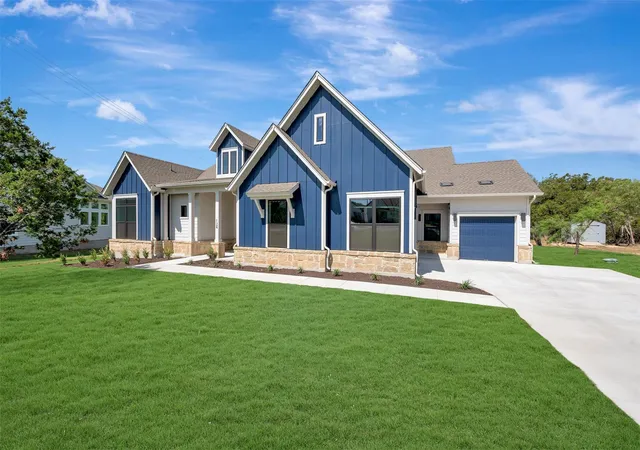 Photo 1 of Single family home for sale at 124 Rees Landing Rd, Spicewood, TX 78669 | MLS# 8559296 | Listing updated on 2026-09-21