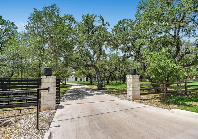 Photo 2 of Sale Pending at 400 Creekside Dr, Buda, TX 78610 | MLS# 4247014 | Listing updated on 2026-08-28