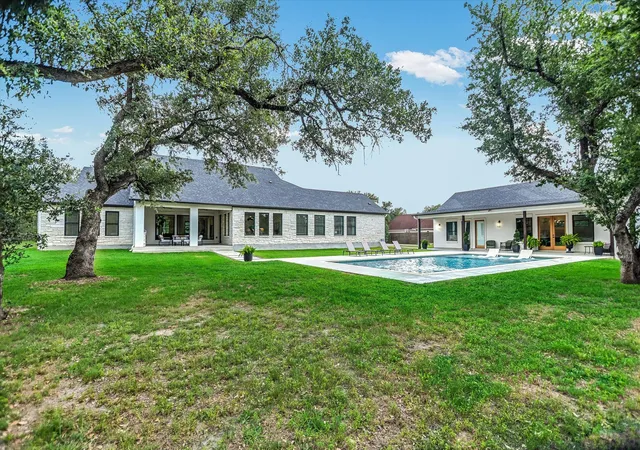 Photo 3 of Sale Pending at 400 Creekside Dr, Buda, TX 78610 | MLS# 4247014 | Listing updated on 2026-08-28