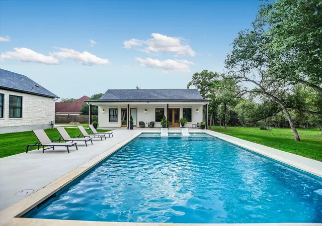 Photo 4 of Sale Pending at 400 Creekside Dr, Buda, TX 78610 | MLS# 4247014 | Listing updated on 2026-08-28