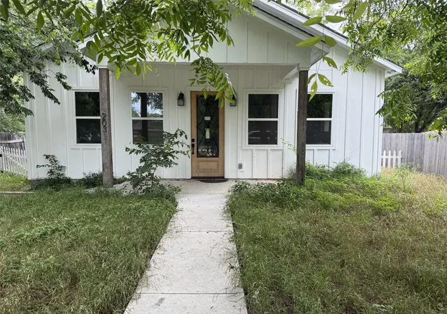 Homes for sale in Thrall, TX | 203 Vernon St #A, Thrall, TX 76578 | MLS# 6493033