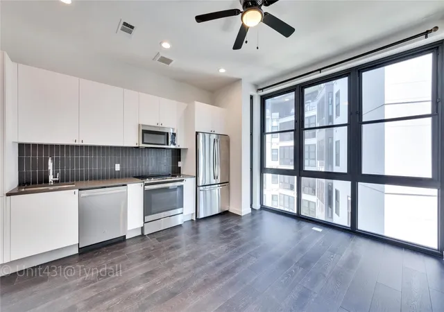 3rd image of 800 Embassy Dr #431, Austin, TX 78702 | MLS# 2102135