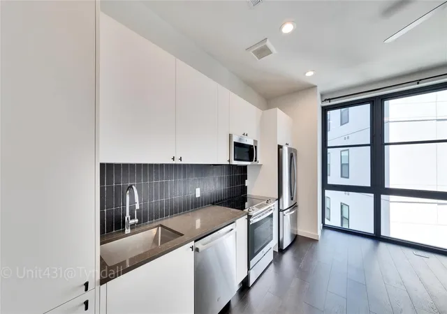 4th image of 800 Embassy Dr #431, Austin, TX 78702 | MLS# 2102135