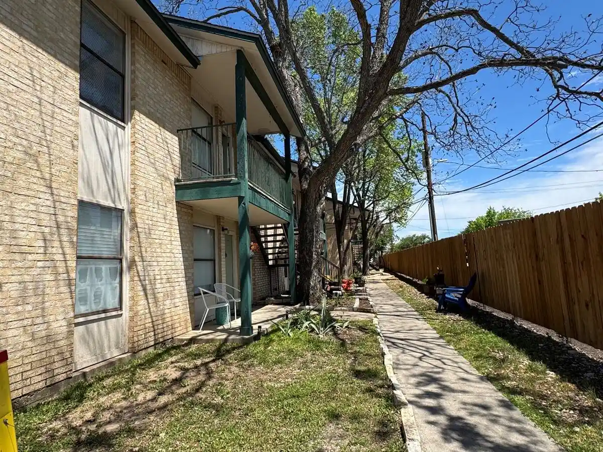 Listing Photo 2 - Condo for sale in 1624 Aquarena Springs Dr located at 1624 Aquarena Springs Dr, San Marcos, TX 78666 - Unit #A102