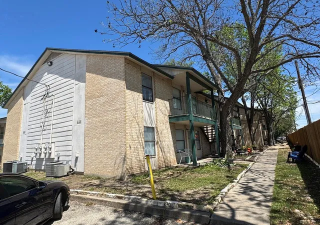 3rd image of 1624 Aquarena Springs Dr, San Marcos, TX 78666