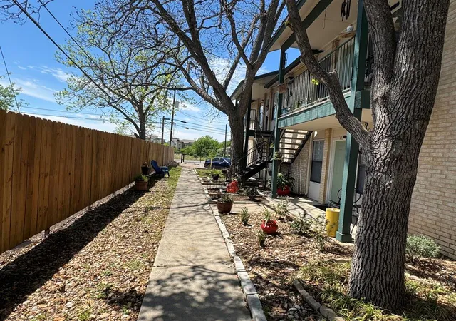 Listing Photo 2 - Condo for sale in building located at 1624 Aquarena Springs Dr, San Marcos, TX 78666 - Unit #A102