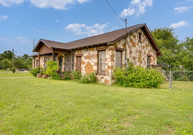 Homes for sale in Florence, TX | 204 Brewster Ave, Florence, TX 76527 | MLS# 9419419