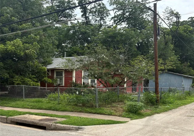 Photo 9 of Single family home for sale at 67 Anthony St, Austin, TX 78702 | MLS# 2267466 | Listing updated on 2026-06-10