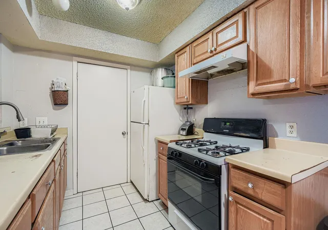 Listing Photo 5 - Condo for sale in building located at 5803 Cougar Dr, Austin, TX 78745