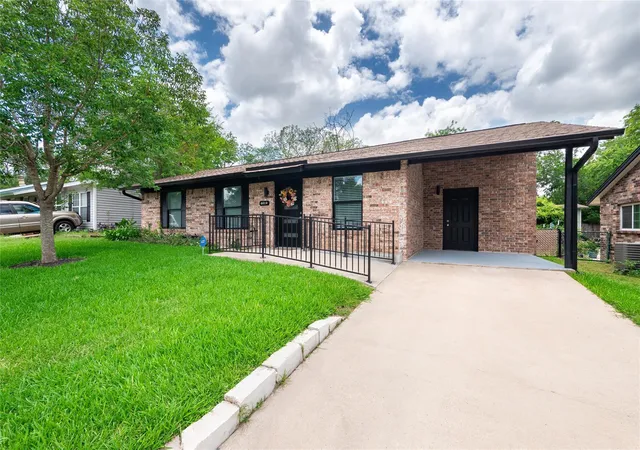 Photo 2 of Single family home for sale at 6010 Waycross Dr, Austin, TX 78745 | MLS# 1574991 | Listing updated on 2026-09-23
