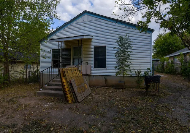 Photo 3 of Single family home for sale at 7306 Bethune Ave, Austin, TX 78752 | MLS# 3406199 | Listing updated on 2026-07-09