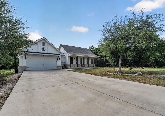 Photo 3 of Sale Pending at 1619 Scenic View Dr, Canyon Lake, TX 78133 | MLS# 5065535 | Listing updated on 2026-08-28