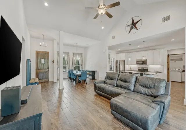 Photo 4 of Sale Pending at 1619 Scenic View Dr, Canyon Lake, TX 78133 | MLS# 5065535 | Listing updated on 2026-08-28