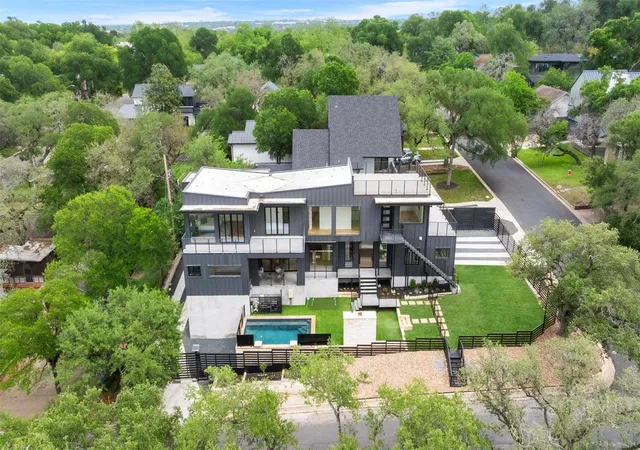 Photo 2 of Single family home for sale at 2208 Montclaire St, Austin, TX 78704 | MLS# 2946008 | Listing updated on 2026-07-25