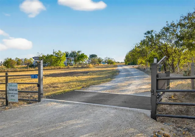 Homes for sale in Waelder, TX | 672 County Road 447, Waelder, TX 78959 | MLS# 8331241