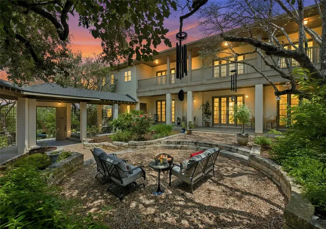Photo 1 of Single family home for sale at 304 Nautilus Ave, Lakeway, TX 78738 | MLS# 2035037 | Listing updated on 2026-06-27