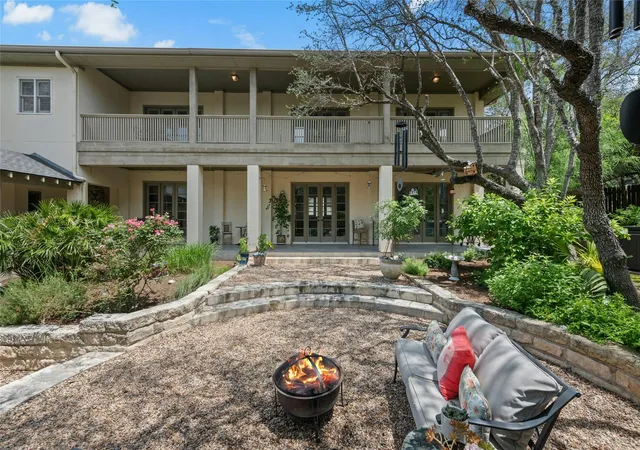Photo 2 of Single family home for sale at 304 Nautilus Ave, Lakeway, TX 78738 | MLS# 2035037 | Listing updated on 2026-06-27