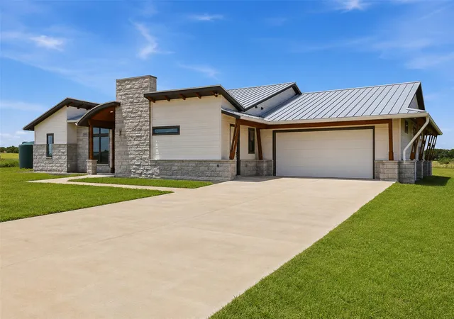 Homes for sale in Florence, TX | 374 County Road 236, Florence, TX 76527 | MLS# 1171135