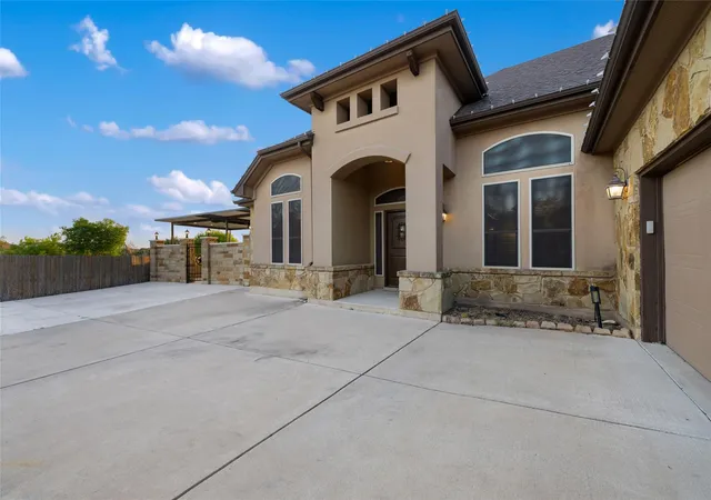 Photo 2 of Single family home for sale at 321 Sarahs Ln, Liberty Hill, TX 78642 | MLS# 4888151 | Listing updated on 2026-08-26
