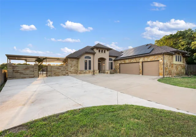 Photo 3 of Single family home for sale at 321 Sarahs Ln, Liberty Hill, TX 78642 | MLS# 4888151 | Listing updated on 2026-08-26