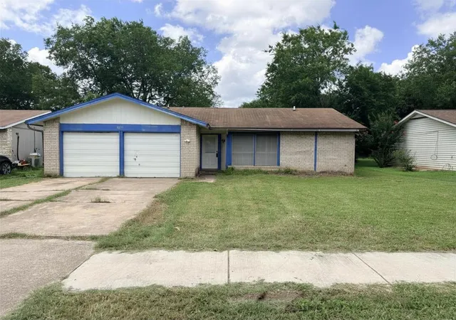 1st image of 2512 E Stassney Ln, Austin, TX 78744 | MLS# 8279260