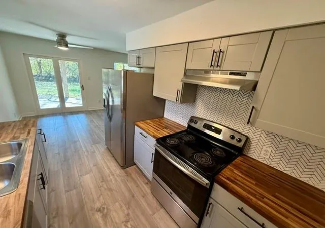 5th image of 7303 Whispering Creek Cir, Austin, TX 78736
