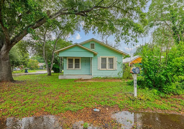 Homes for sale in Luling, TX | 322 Blanco St, Luling, TX 78648 | MLS# 9352957