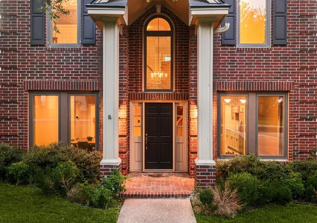 Photo 2 of Single family home for sale at 2716 Bartons Blf Ln, Austin, TX 78746 | MLS# 2002073 | Listing updated on 2026-08-23