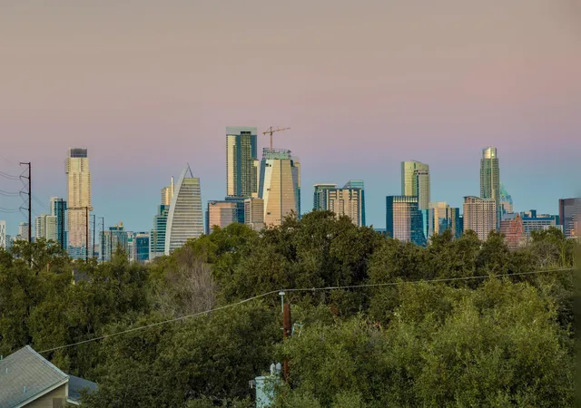 Listing Photo 4 - Condo for sale in building located at 2301 S 5Th St, Austin, TX 78704 - Unit #5
