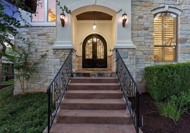 Photo 2 of Single family home for sale at 18 Hedgebrook Way, The Hills, TX 78738 | MLS# 5146383 | Listing updated on 2026-09-12