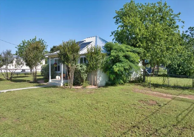 Homes for sale in Llano, TX | 209 E Houston St, Llano, TX 78643 | MLS# 1854827