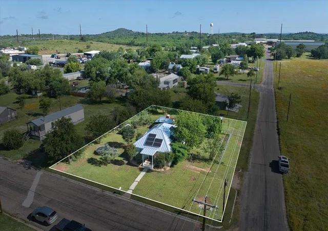 Homes for sale in Llano, TX | 209 E Houston St, Llano, TX 78643 | MLS# 1854827