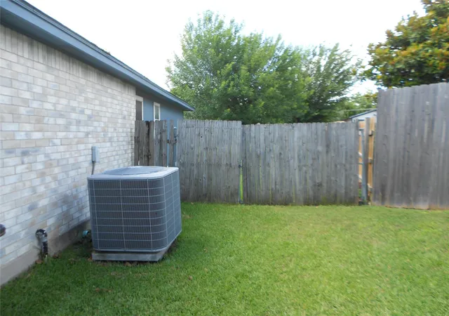 Photo 3 of Single family home for sale at 1810 Courtney Cv, Round Rock, TX 78664 | MLS# 6472656 | Listing updated on 2026-10-06