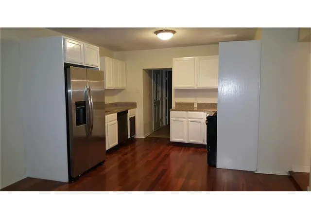 Photo 4 of Single family home for sale at 1166 Ridgeway Dr, Austin, TX 78702 | MLS# 4648937 | Listing updated on 2026-10-29